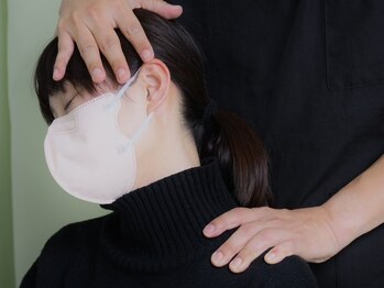 首から顎にかけての歪みを整える施術